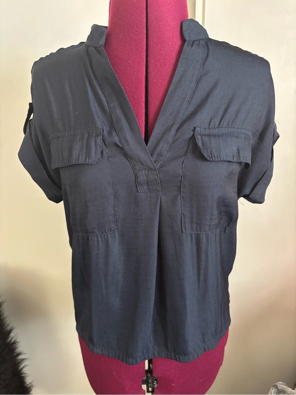 EUC Banana Republic Women's Navy V-Neck Utility Pocket Top, Size XS